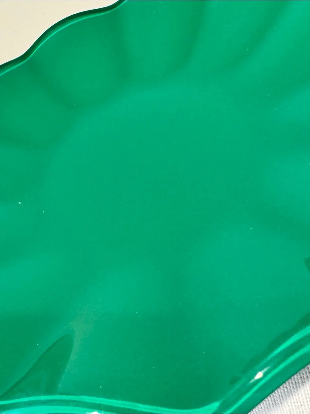 Vibrant Emerald Green scalloped Plate Set  x 2